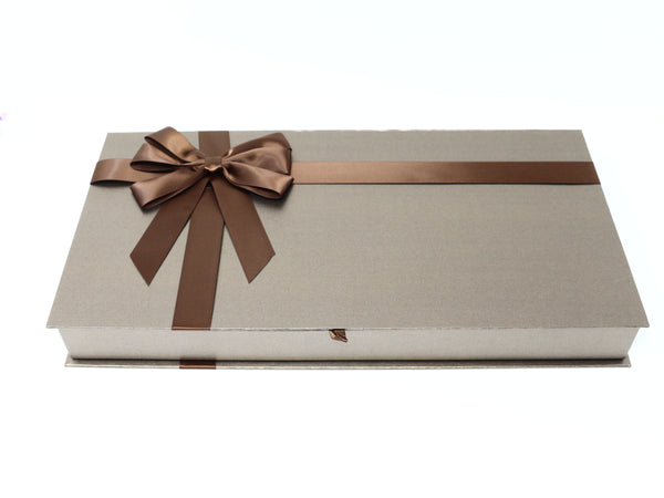 D601 - Bronze Magnetic Closure, Bow and Ribbon, Box